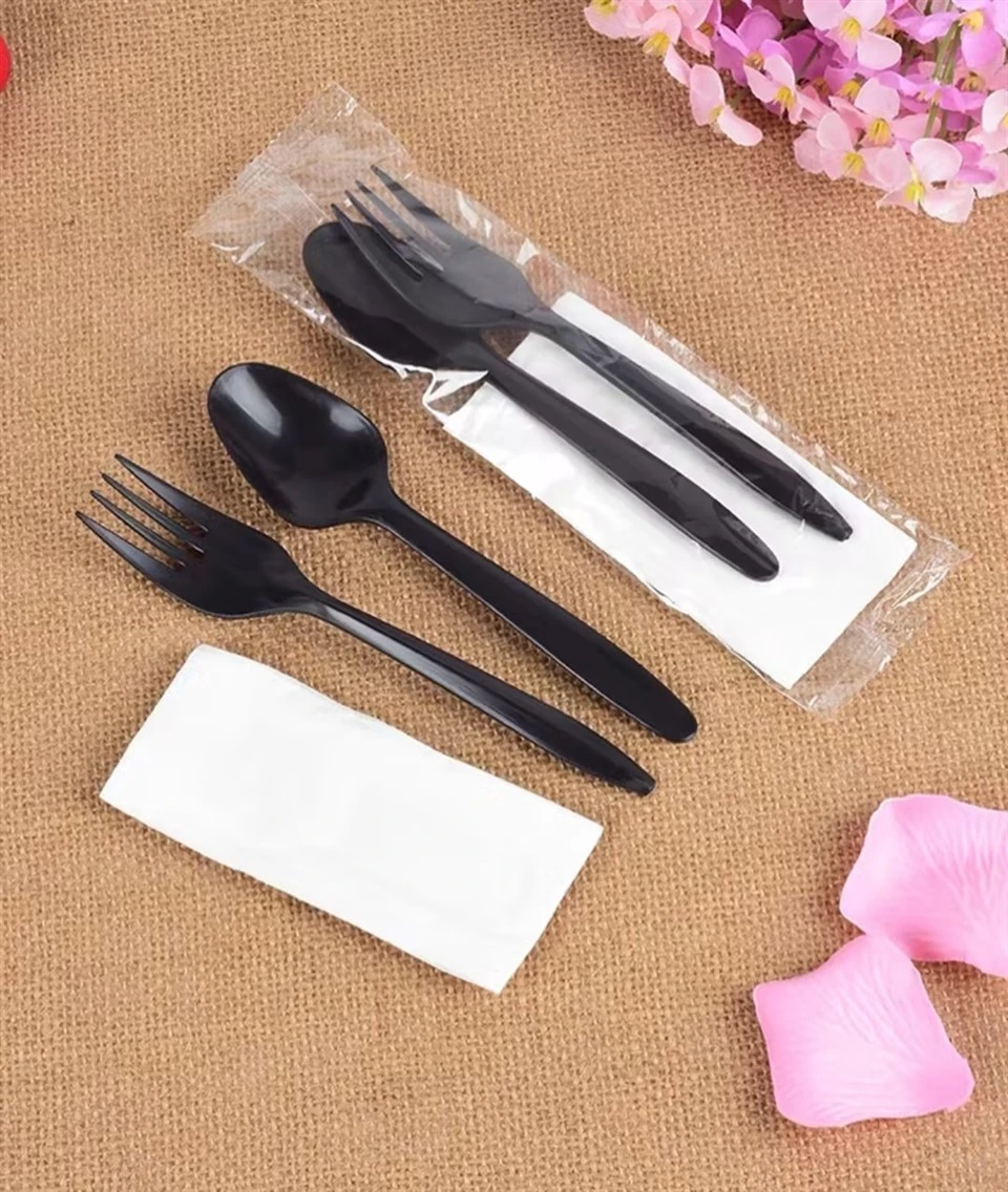 packed plastic tableware kits with napkin